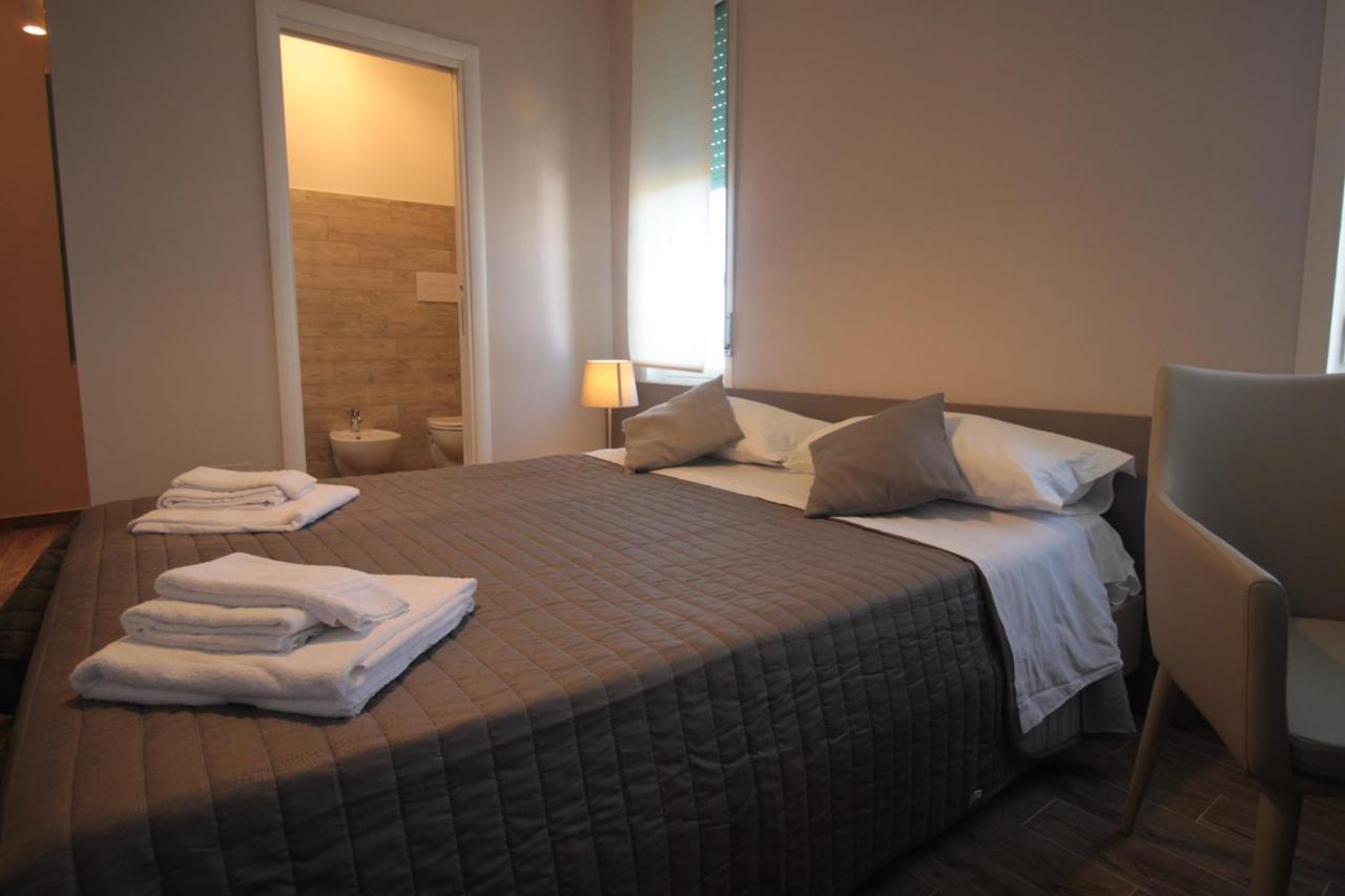 Dimora Risveglio Hotel Brindisi Bagian luar foto